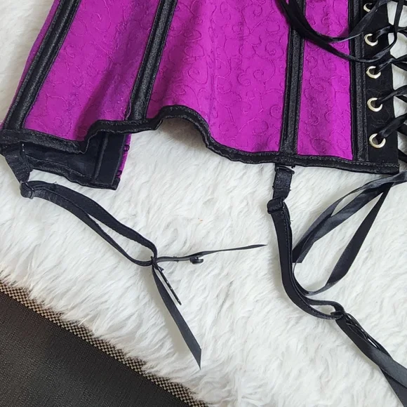 Beautiful Violet Corset - Picture 3 of 14